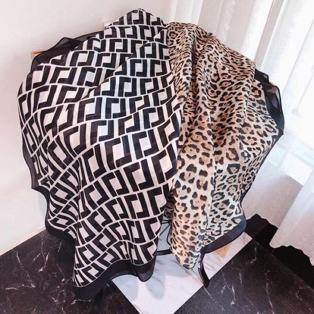 Bv*b*rry Scarf